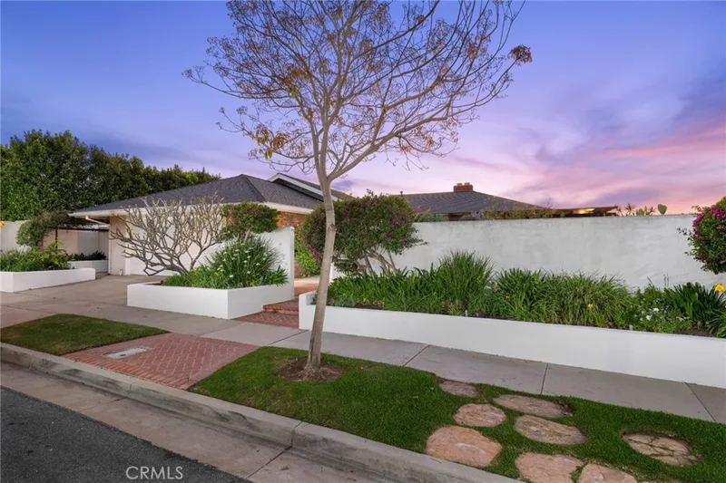 2421 Blackthorn Street, Newport Beach, CA 92660