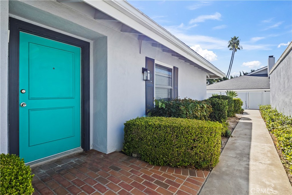 Front entrance - 2424 University Dr, Newport Beach CA 92660 - photo 2