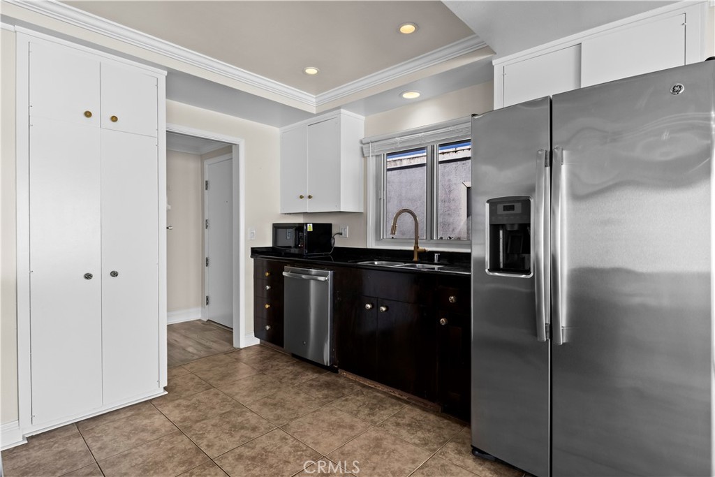 Kitchen - 2424 University Dr, Newport Beach CA 92660 - photo 7