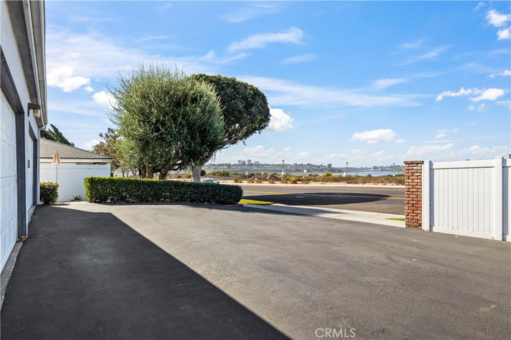 2424 University Dr, Newport Beach CA 92660 - photo 23
