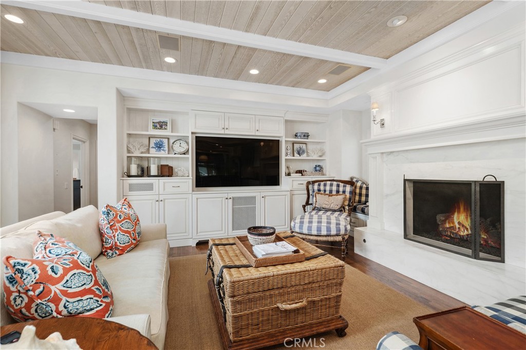 2431 Bayshore, Newport Beach CA 92663 - photo 4