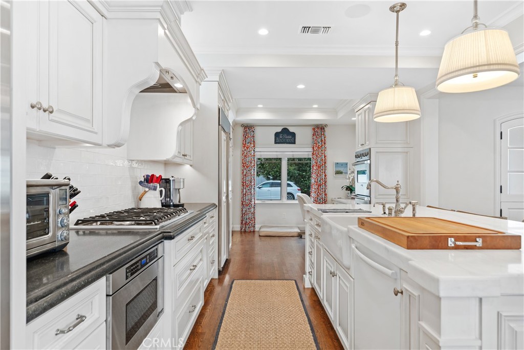 2431 Bayshore, Newport Beach CA 92663 - photo 8