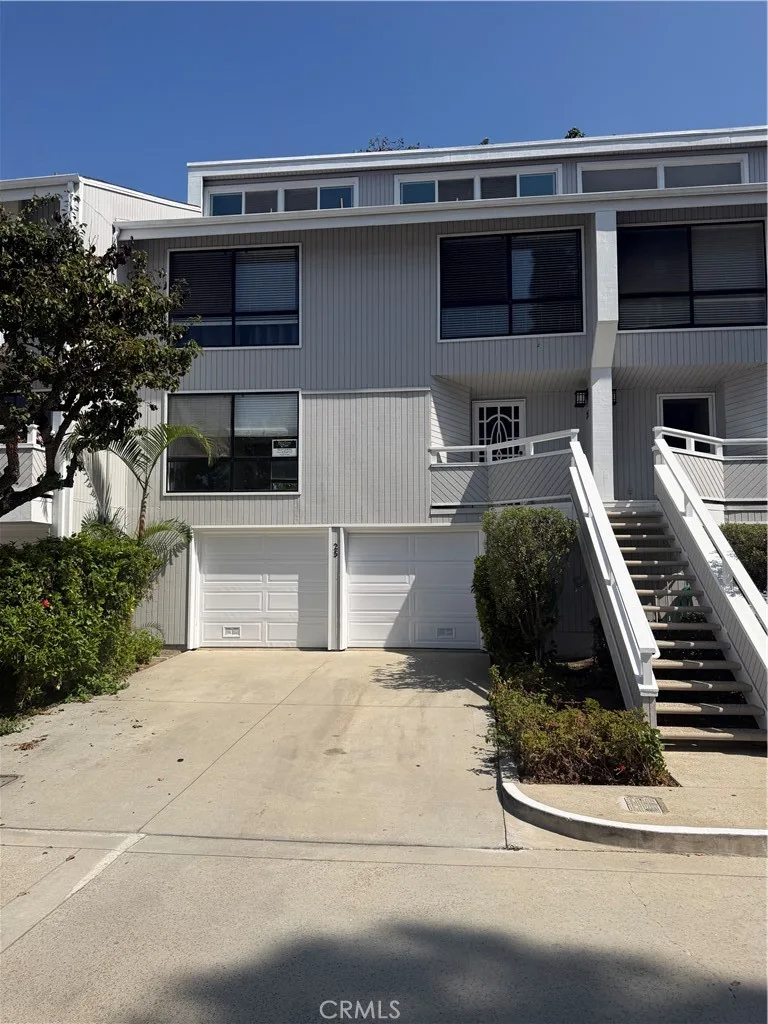 25 Escapade Court, Newport Beach