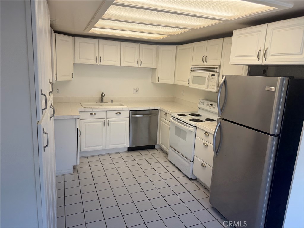 25 Escapade Court, Newport Beach CA 92663 - photo 6
