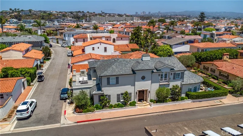 250 Via Lido Soud, Newport Beach, CA 92663