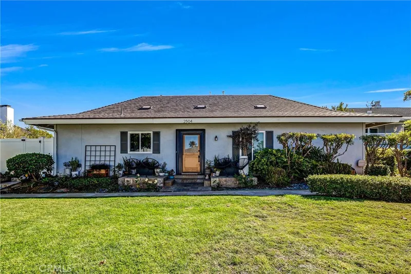 2504 University, Newport Beach, CA 92660