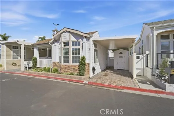 252 Mayflower, Newport Beach, CA 92660 252 Mayflower, Newport Beach, CA 92660