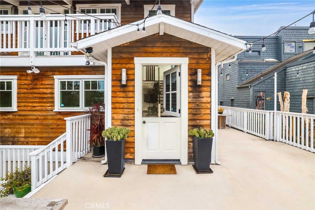 Front door - 2520 Cliff Drive, Newport Beach CA 92663 - photo 2