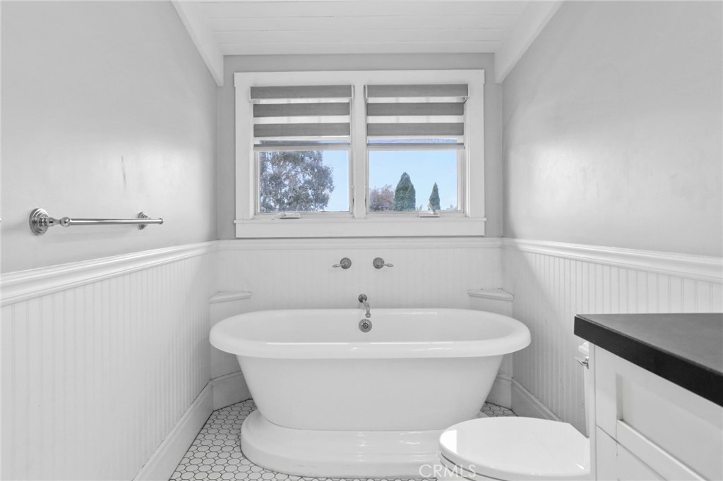 Primary bathroom - 2520 Cliff Drive, Newport Beach CA 92663 - photo 17