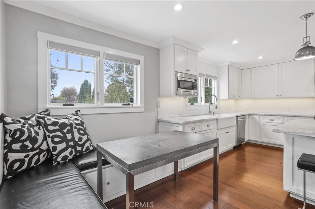 Nook in kitchen - 2520 Cliff Drive, Newport Beach CA 92663 - photo 32
