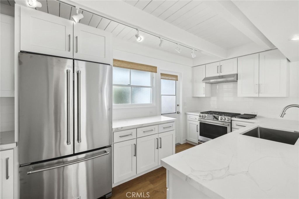 2551 Bayshore Drive, Newport Beach CA 92663 - photo 10