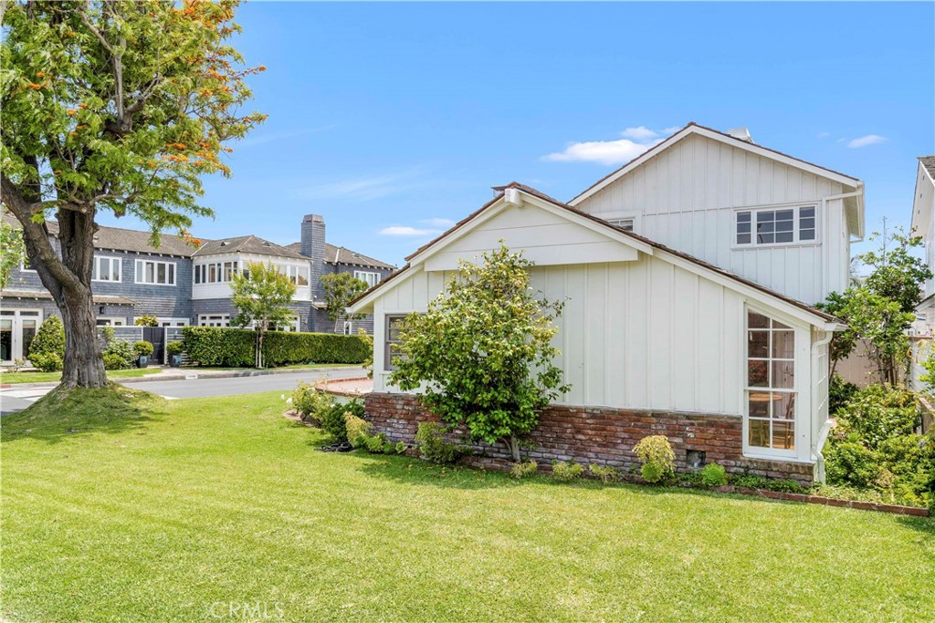 2562 Vista Drive, Newport Beach CA 92663 - photo 4