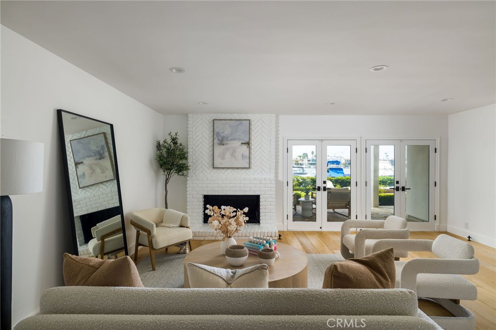 2572 Bayshore Drive, Newport Beach CA 92663 - photo 9
