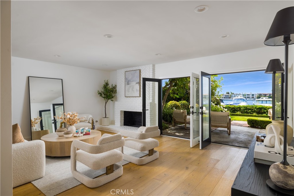 2572 Bayshore Drive, Newport Beach CA 92663 - photo 10