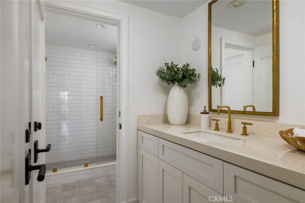 2572 Bayshore Drive, Newport Beach CA 92663 - photo 28