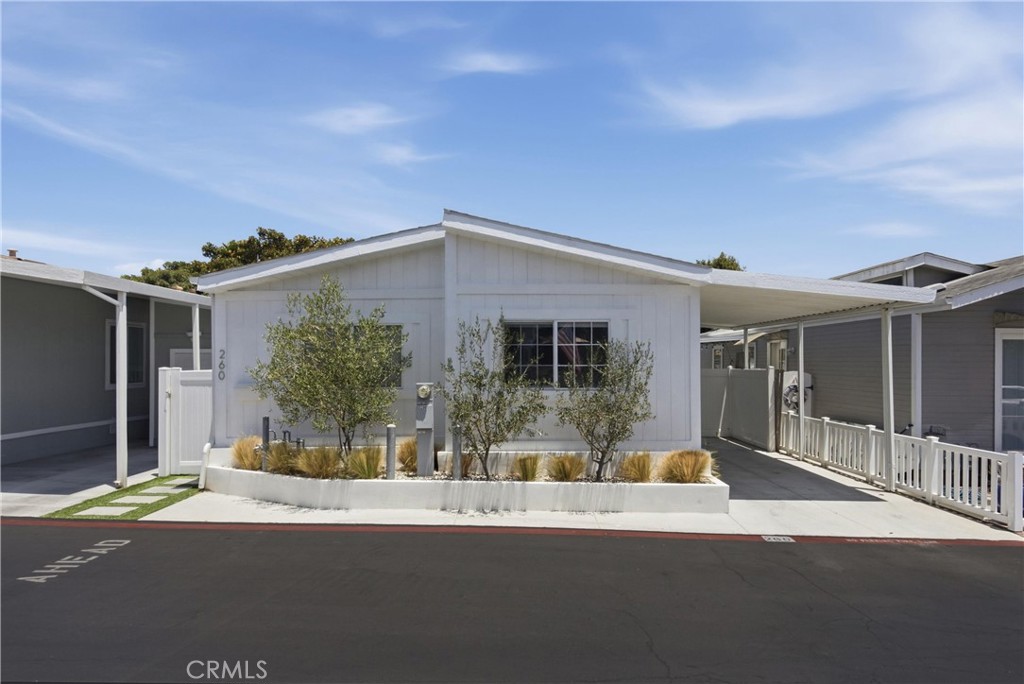 260 Mayflower, Newport Beach CA 92660 - photo 2