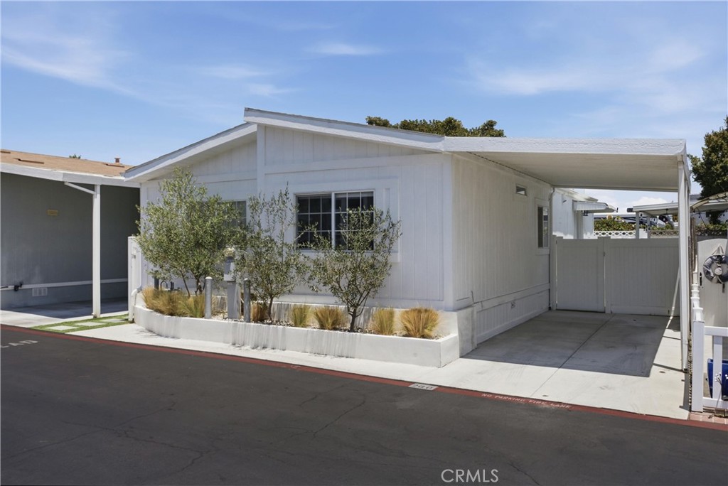 260 Mayflower, Newport Beach CA 92660 - photo 3