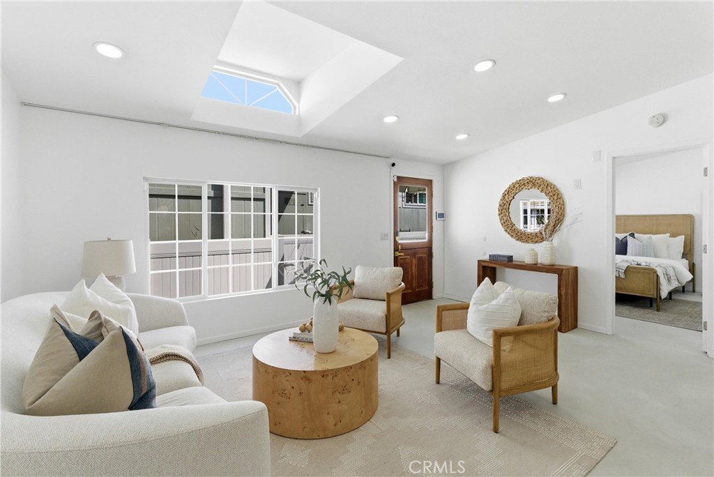 260 Mayflower, Newport Beach CA 92660 - photo 7
