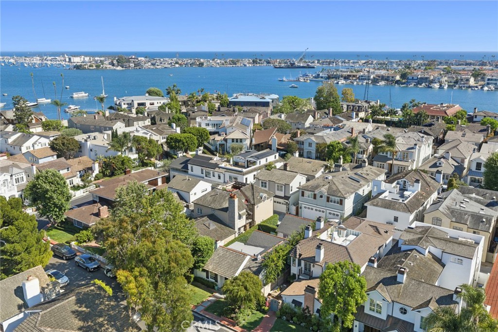 Steps to 2 private bayside beaches, sand volleyball, childrens playpark, guest dock, 2 private yacht marinas and a priva - 2632 Vista Drive, Newport Beach CA 92663 - photo 2