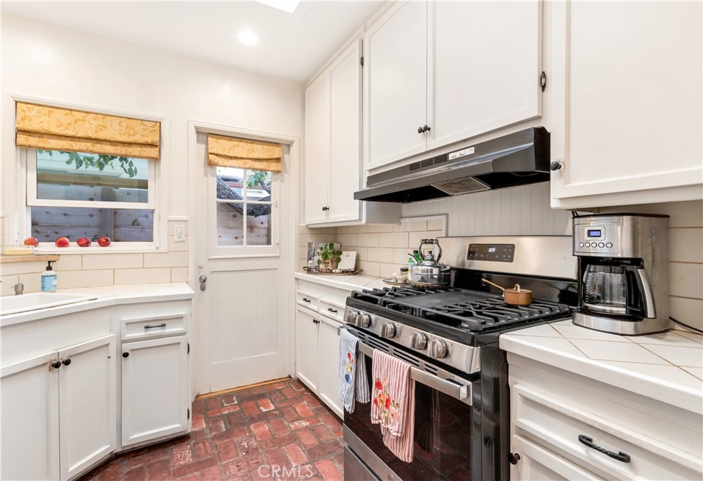 2632 Vista Drive, Newport Beach CA 92663 - photo 9