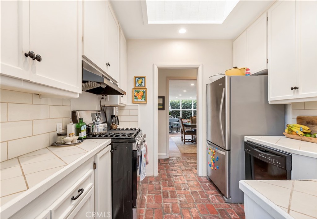 2632 Vista Drive, Newport Beach CA 92663 - photo 17