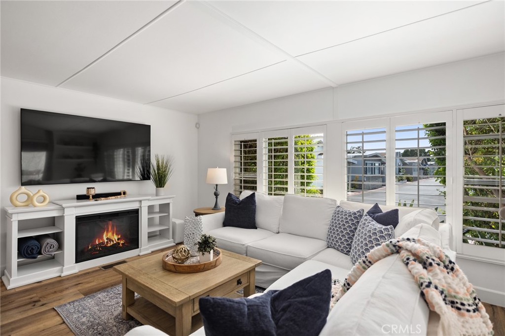 264 Mayflower, Newport Beach CA 92660 - photo 3