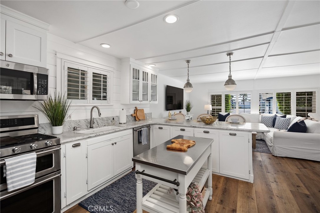 264 Mayflower, Newport Beach CA 92660 - photo 19