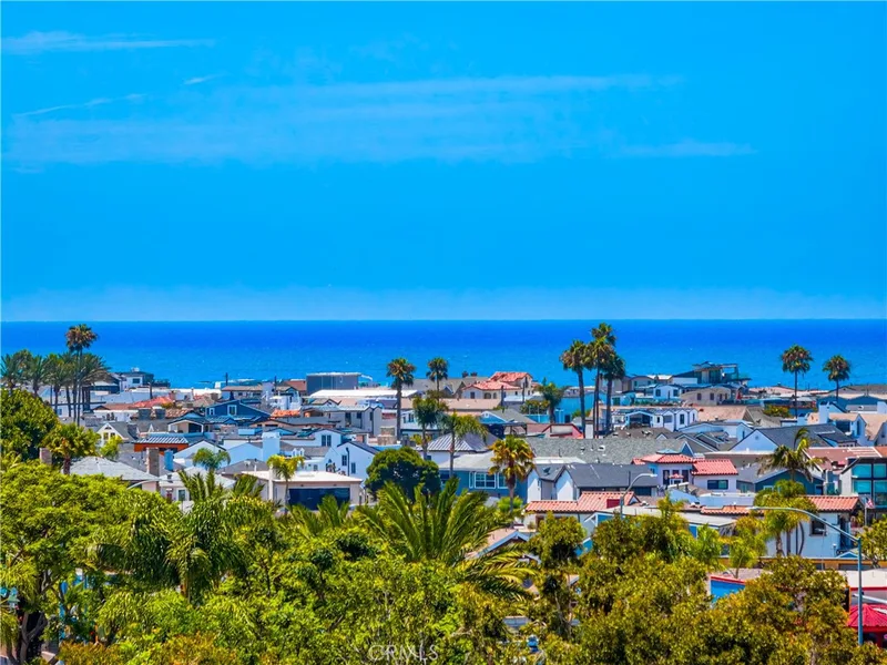 270 Cagney 207, Newport Beach