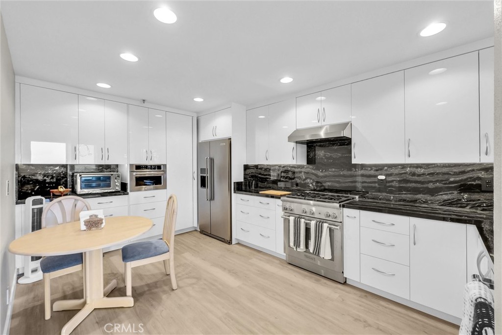 270 Cagney 207, Newport Beach CA 92663 - photo 8