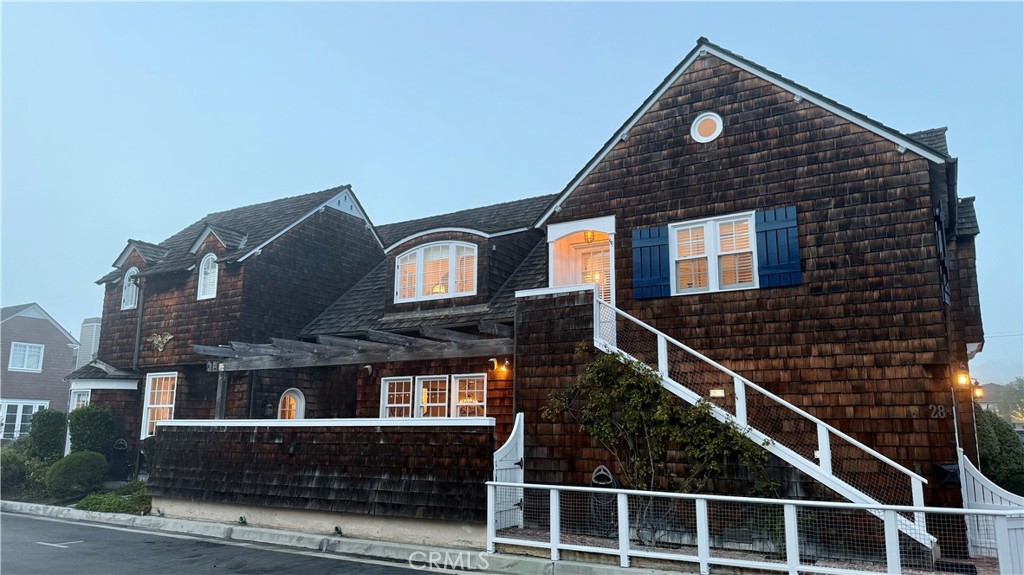 Profile view of home - 28 1/2 Beacon Bay, Newport Beach CA 92660 - photo 2