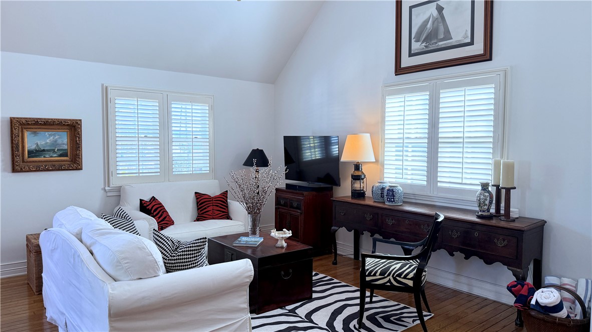 Living Room - 28 1/2 Beacon Bay, Newport Beach CA 92660 - photo 5