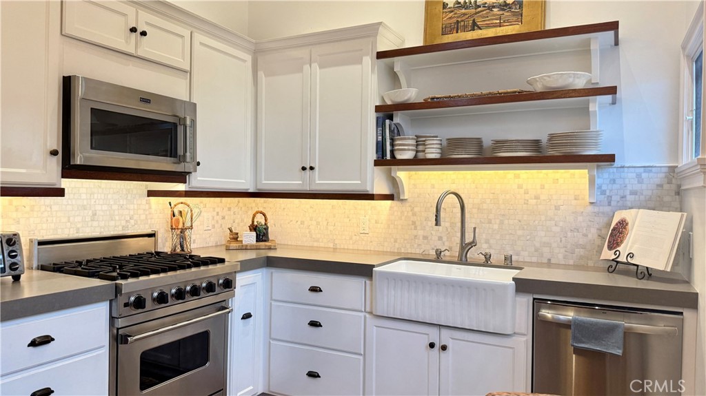 Viking stove, quartz counters and newer sink - 28 1/2 Beacon Bay, Newport Beach CA 92660 - photo 6