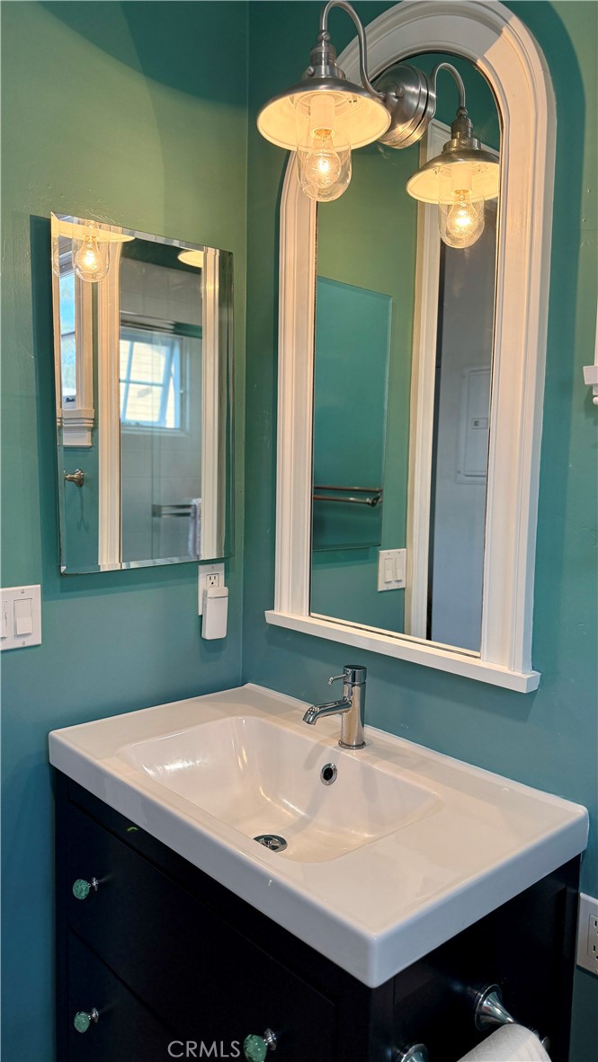 Bath with two mirrors and medicine cabinet - 28 1/2 Beacon Bay, Newport Beach CA 92660 - photo 14