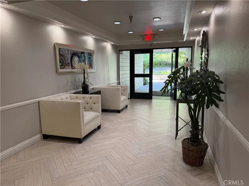 280 Cagney 204, Newport Beach