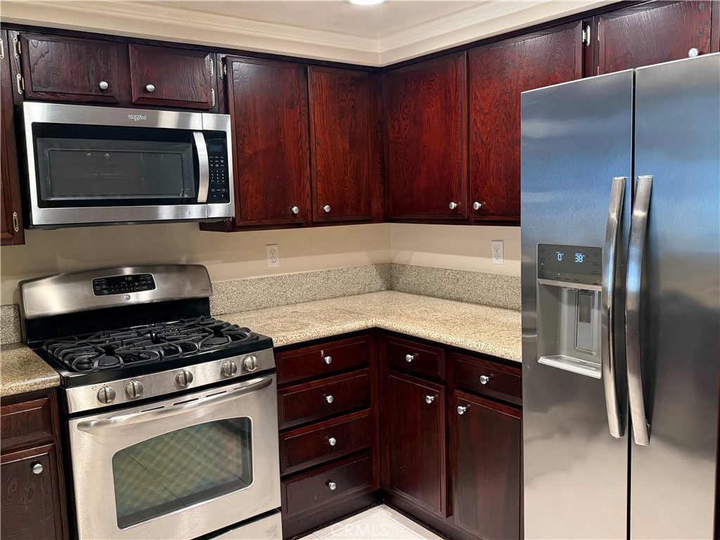 Kitchen - 280 Cagney 204, Newport Beach CA 92663 - photo 2