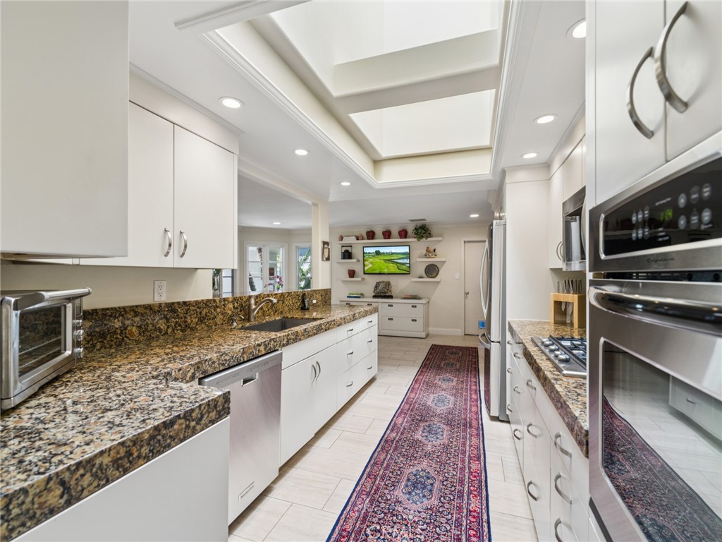 3 Rue Fontainbleau, Newport Beach CA 92660 - photo 12