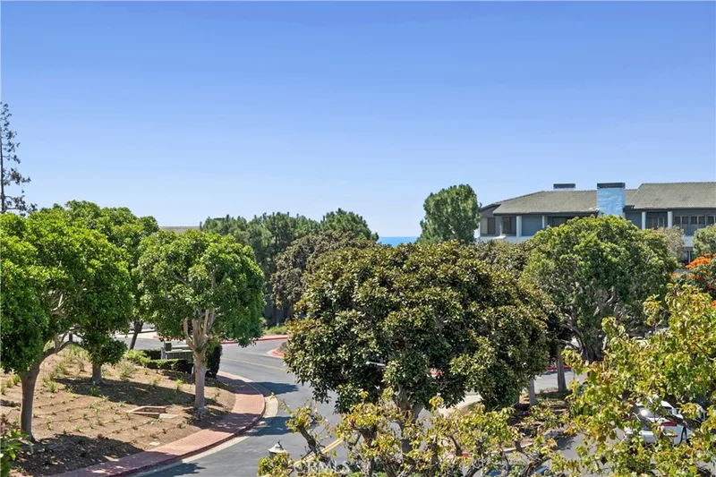 300 Cagney 206, Newport Beach
