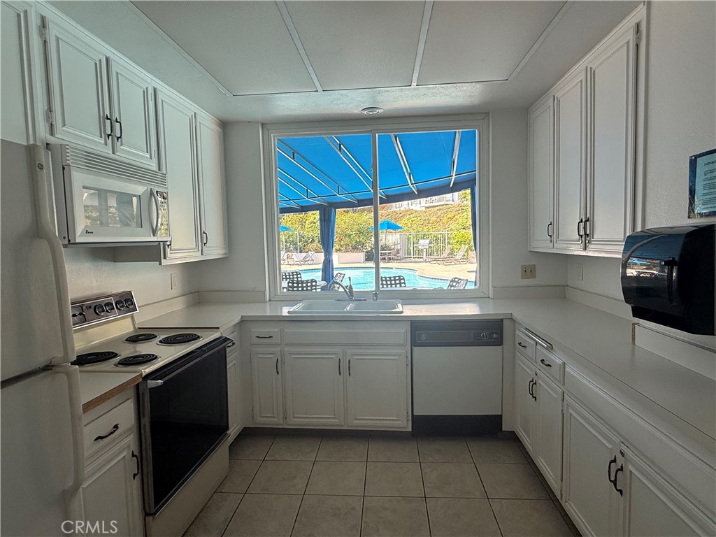 Club kitchen - 300 Cagney Lane 115, Newport Beach CA 92663 - photo 19