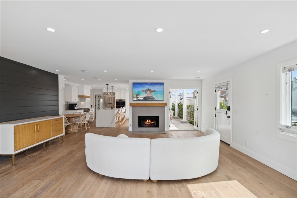 300 Coral Avenue, Newport Beach CA 92662 - photo 4