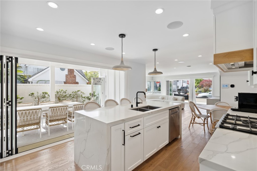 300 Coral Avenue, Newport Beach CA 92662 - photo 10