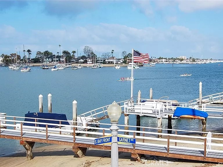 Great location! Corner of South Bayfront and Garnet! - 300 S Bay Front, Newport Beach CA 92662 - photo 5