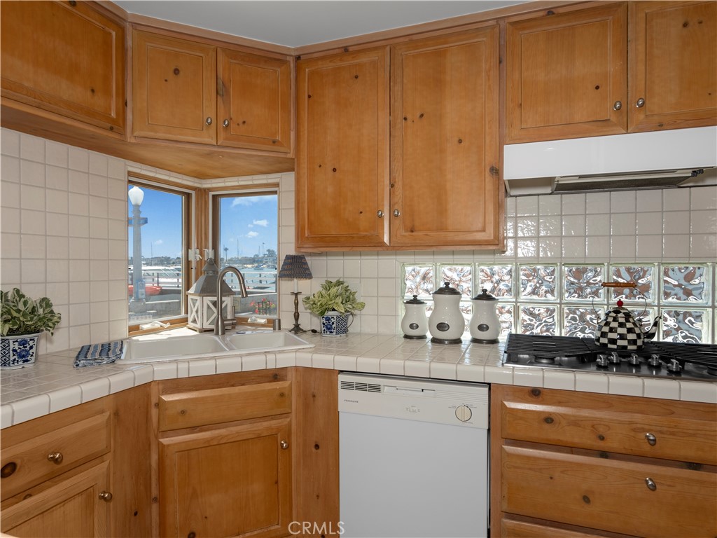 300 S Bay Front, Newport Beach CA 92662 - photo 11