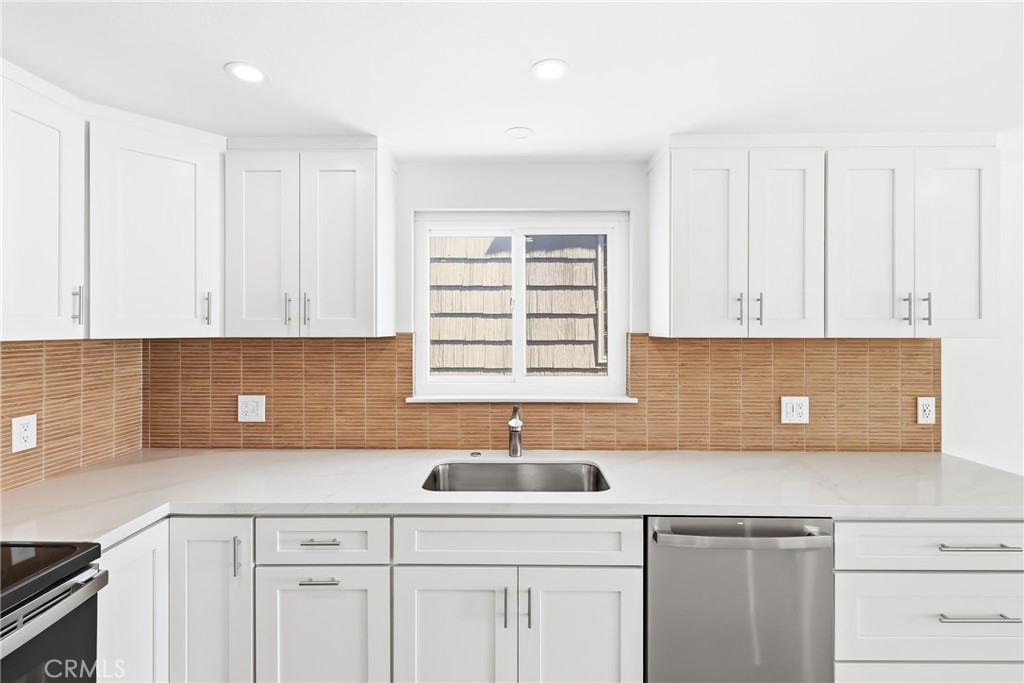 3010 W Oceanfront Upper "B", Newport Beach CA 92663 - photo 18