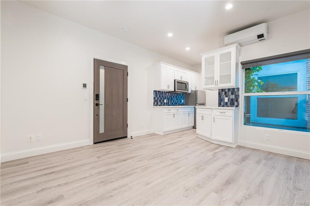 305 1/2 Main Street 11, Newport Beach CA 92661 - photo 1