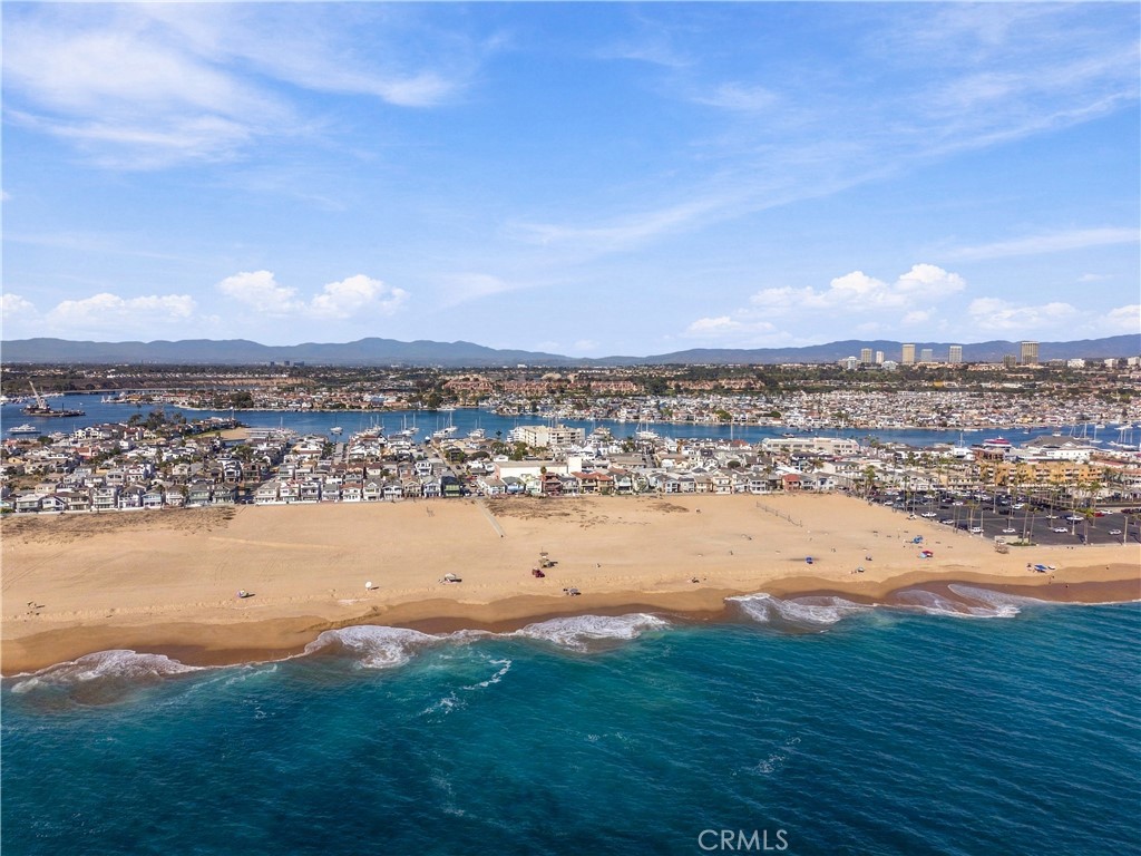 306 E Oceanfront, Newport Beach CA 92661 - photo 17