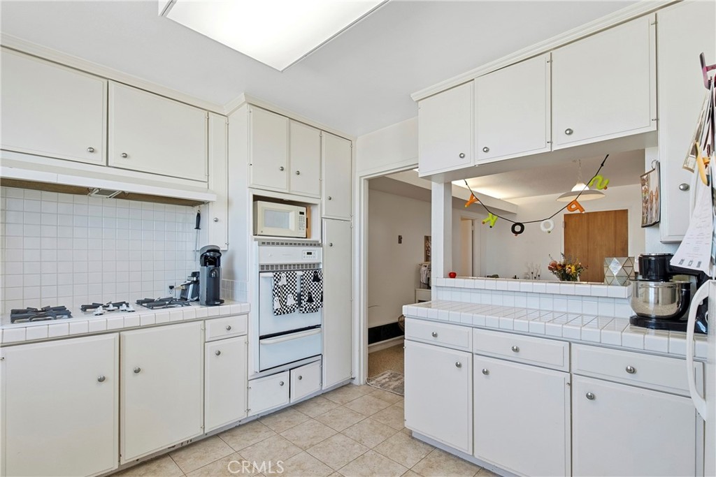 Kitchen pass-through - 310 Fernando Street 208, Newport Beach CA 92661 - photo 8