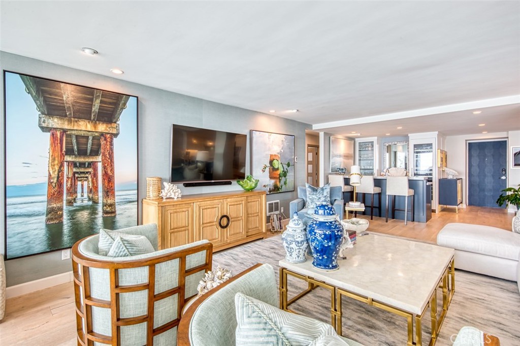 Great room - 3121 W. Coast Hwy 7A 7B, Newport Beach CA 92663 - photo 10