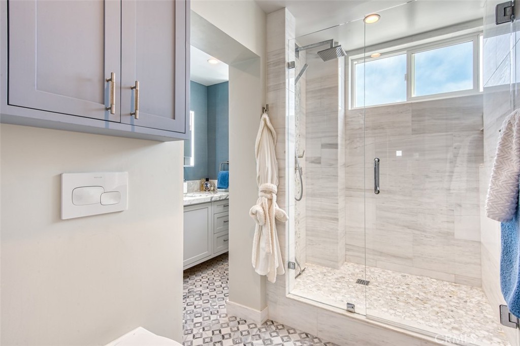 Primary custom bathroom - 3121 W. Coast Hwy 7A 7B, Newport Beach CA 92663 - photo 17