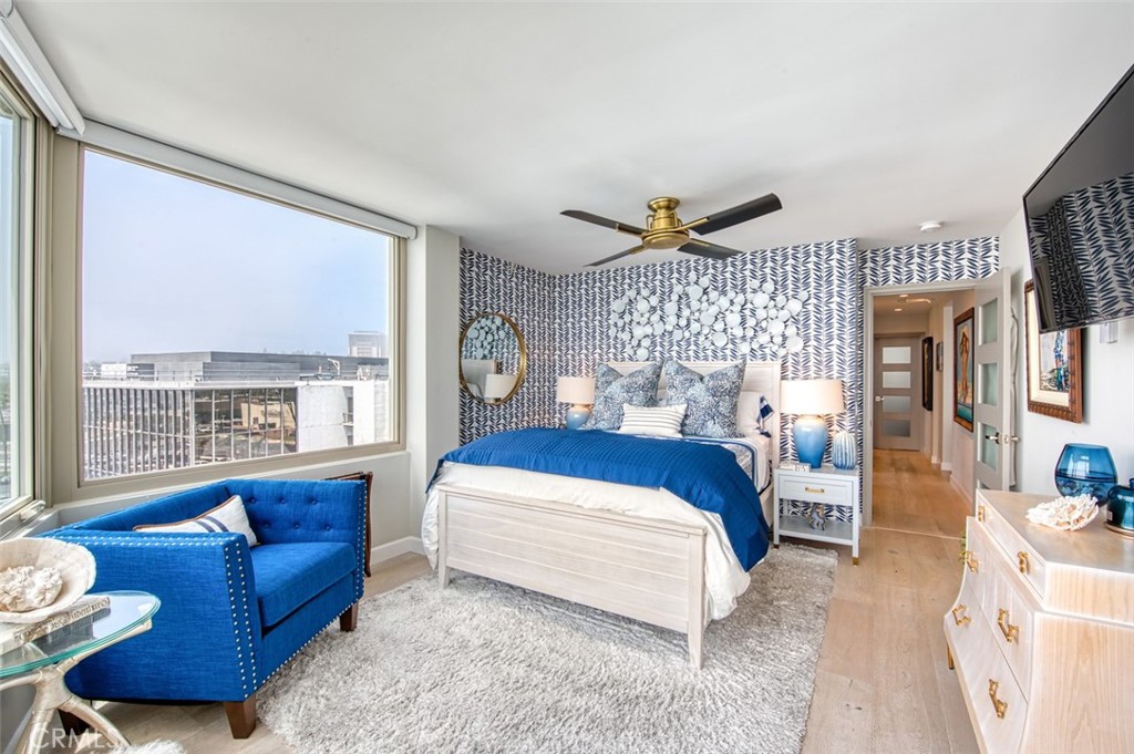 Guest room with spectacular views - 3121 W. Coast Hwy 7A 7B, Newport Beach CA 92663 - photo 19