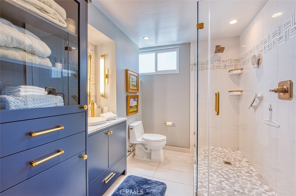 Guest bathroom - 3121 W. Coast Hwy 7A 7B, Newport Beach CA 92663 - photo 21